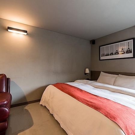 Tara Hotel Сеул Екстериор снимка