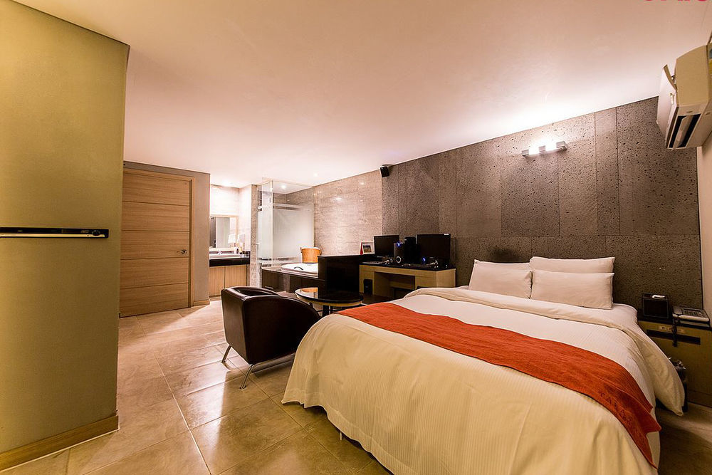 Tara Hotel Сеул Екстериор снимка