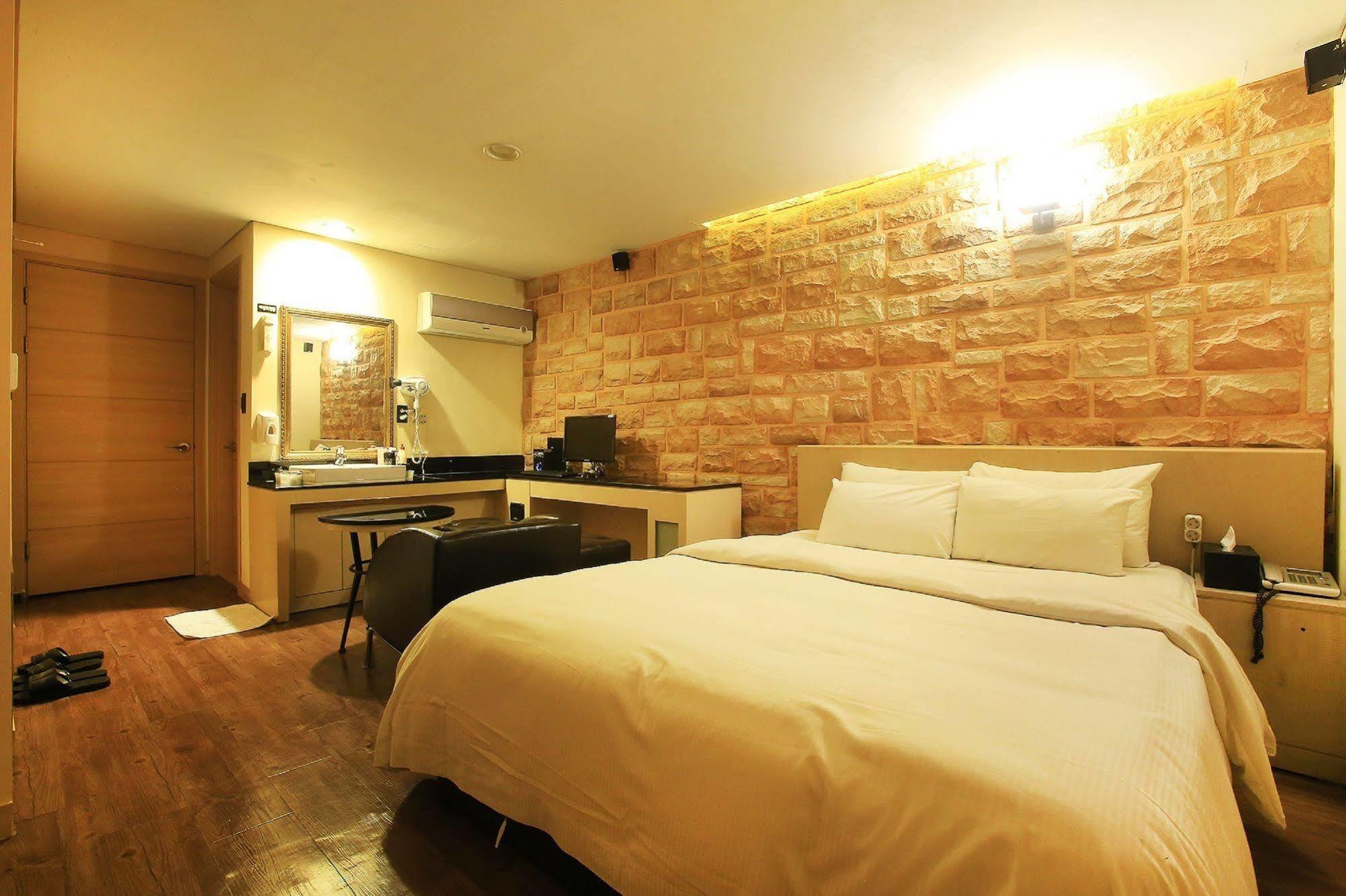 Tara Hotel Сеул Екстериор снимка