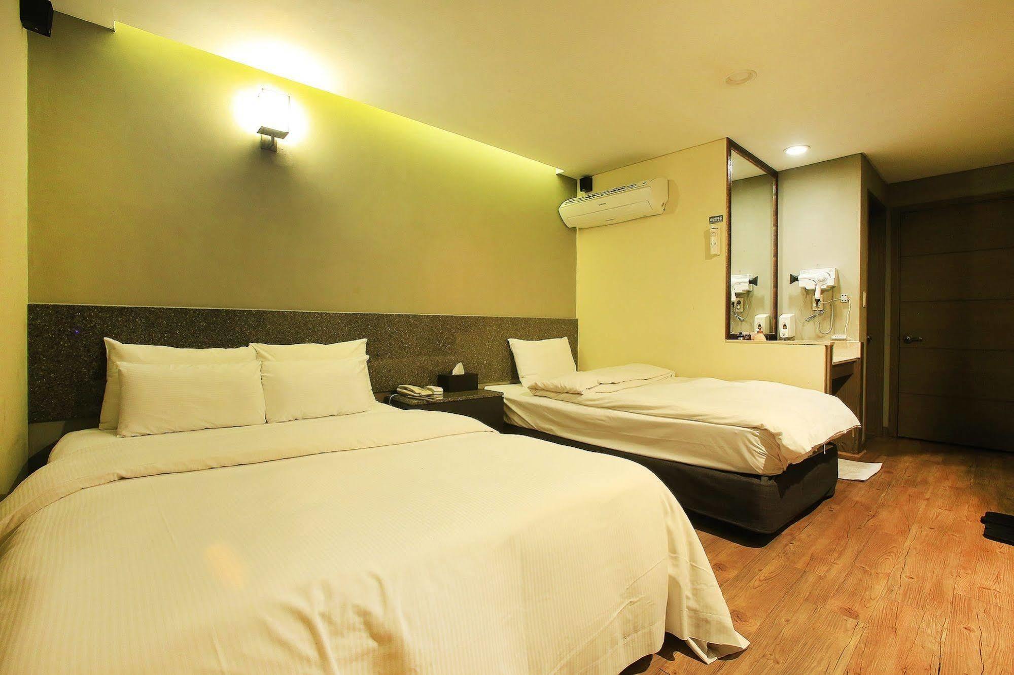 Tara Hotel Сеул Екстериор снимка