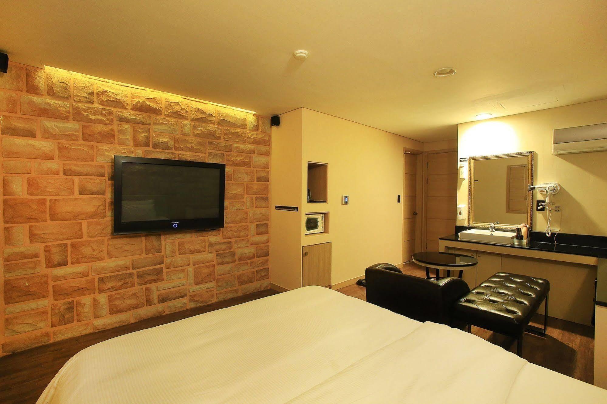 Tara Hotel Сеул Екстериор снимка